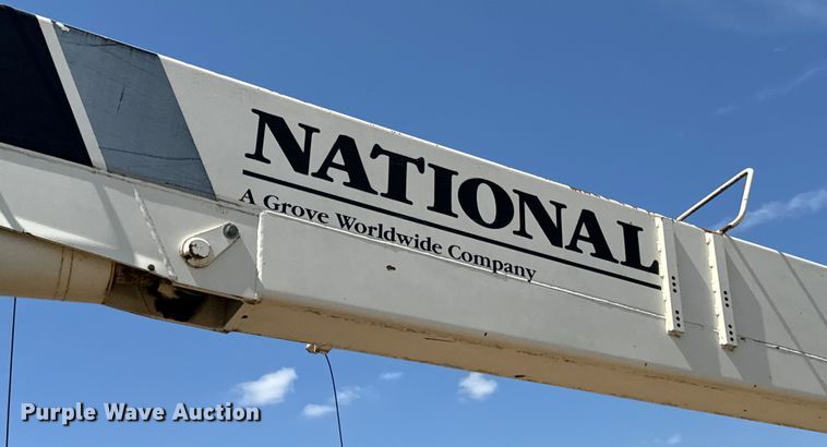 image for item NV9172 2001 Freightliner FL70 crane truck