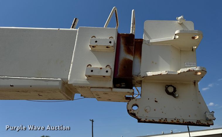 image for item NV9172 2001 Freightliner FL70 crane truck