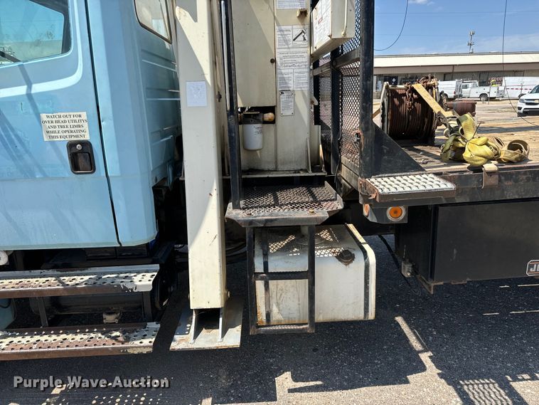 image for item NV9172 2001 Freightliner FL70 crane truck