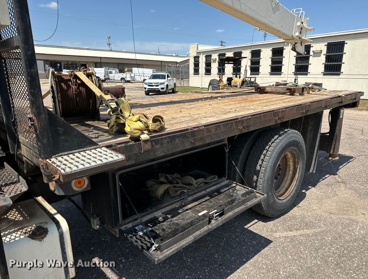 image for item NV9172 2001 Freightliner FL70 crane truck