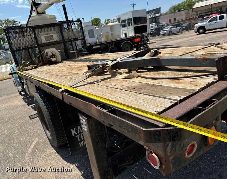 image for item NV9172 2001 Freightliner FL70 crane truck