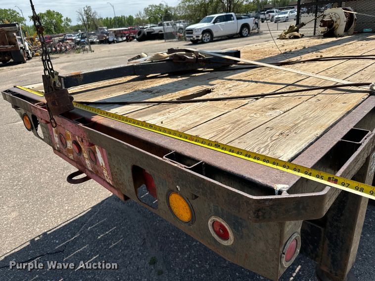 image for item NV9172 2001 Freightliner FL70 crane truck