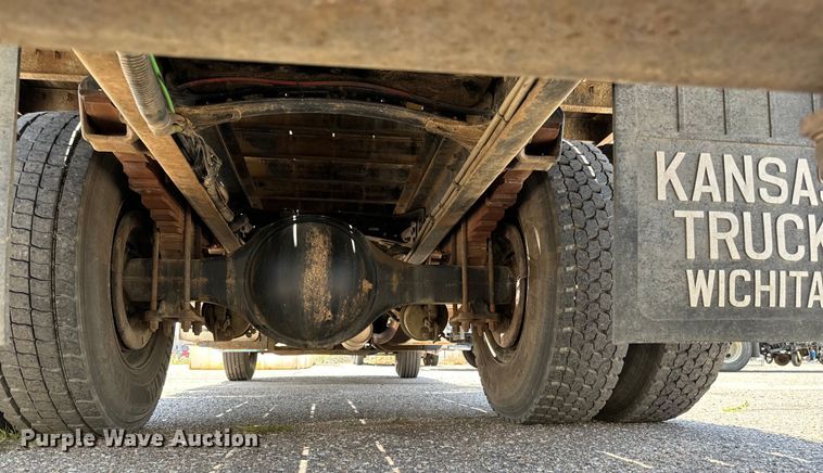 image for item NV9172 2001 Freightliner FL70 crane truck