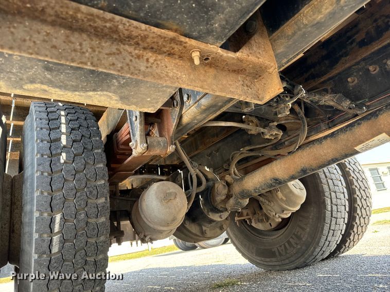 image for item NV9172 2001 Freightliner FL70 crane truck