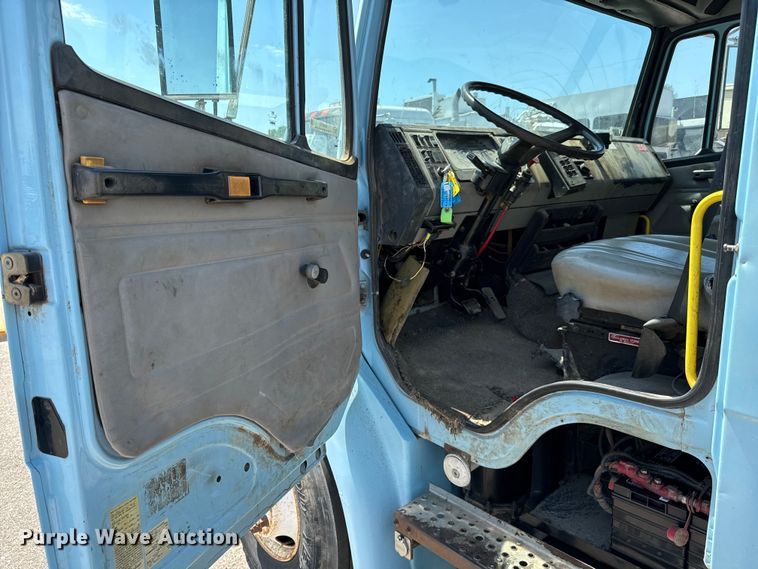 image for item NV9172 2001 Freightliner FL70 crane truck