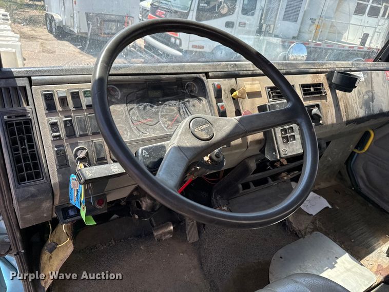 image for item NV9172 2001 Freightliner FL70 crane truck