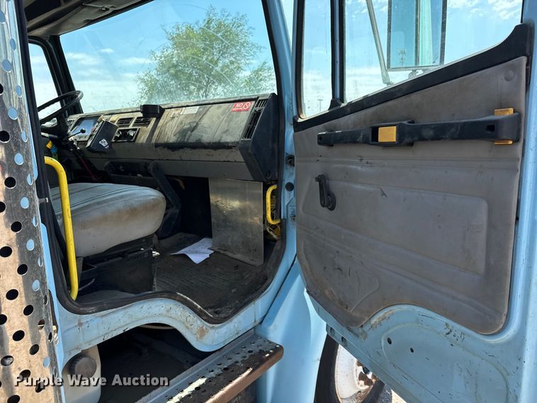 image for item NV9172 2001 Freightliner FL70 crane truck