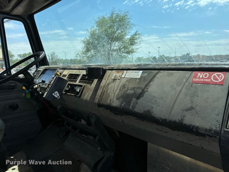 image for item NV9172 2001 Freightliner FL70 crane truck