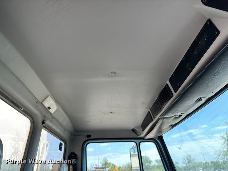 image for item NV9172 2001 Freightliner FL70 crane truck