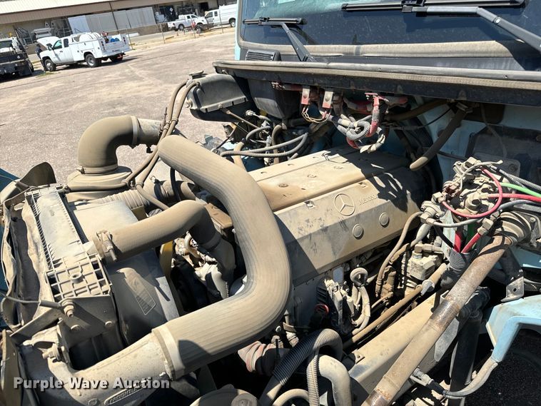 image for item NV9172 2001 Freightliner FL70 crane truck