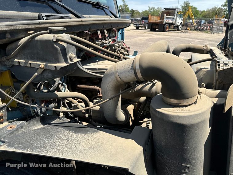 image for item NV9172 2001 Freightliner FL70 crane truck