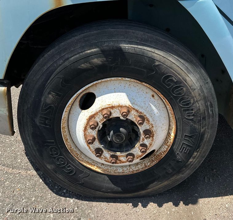 image for item NV9172 2001 Freightliner FL70 crane truck