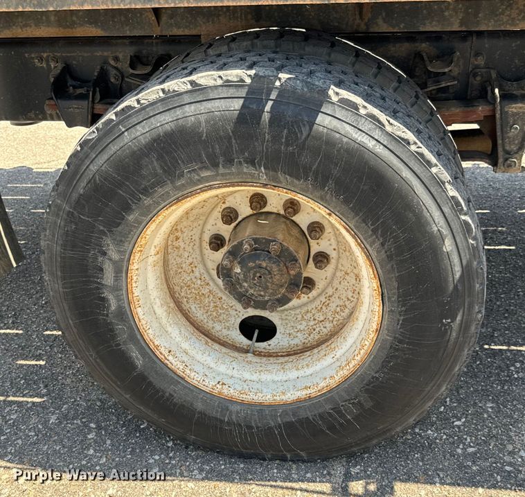 image for item NV9172 2001 Freightliner FL70 crane truck