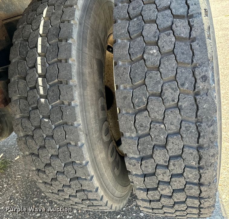 image for item NV9172 2001 Freightliner FL70 crane truck