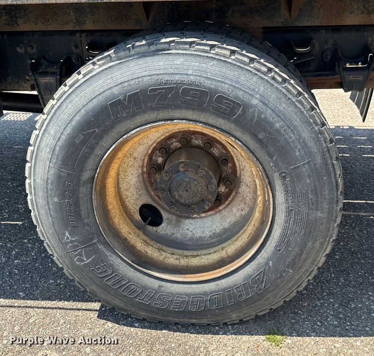 image for item NV9172 2001 Freightliner FL70 crane truck