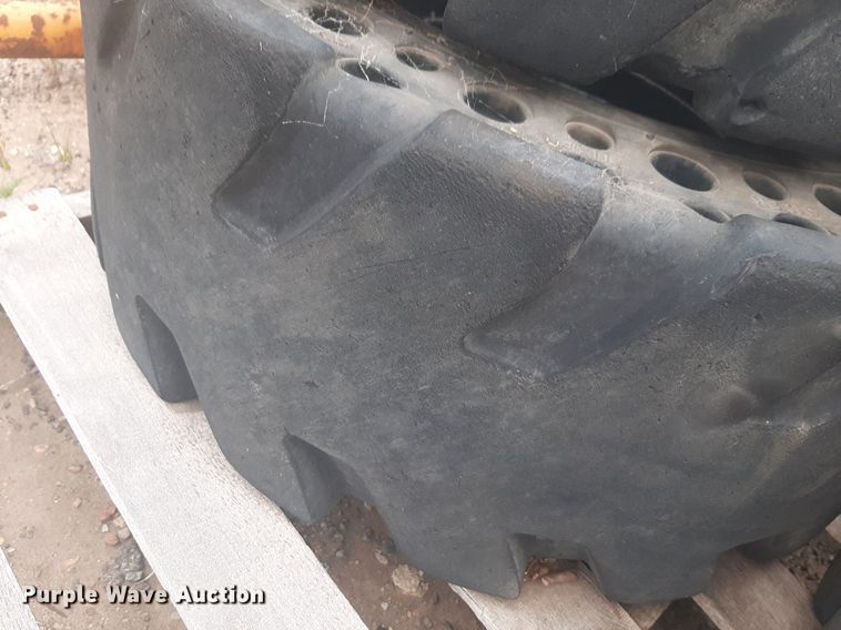 image for item NV9176 Skid steer tires and wheels