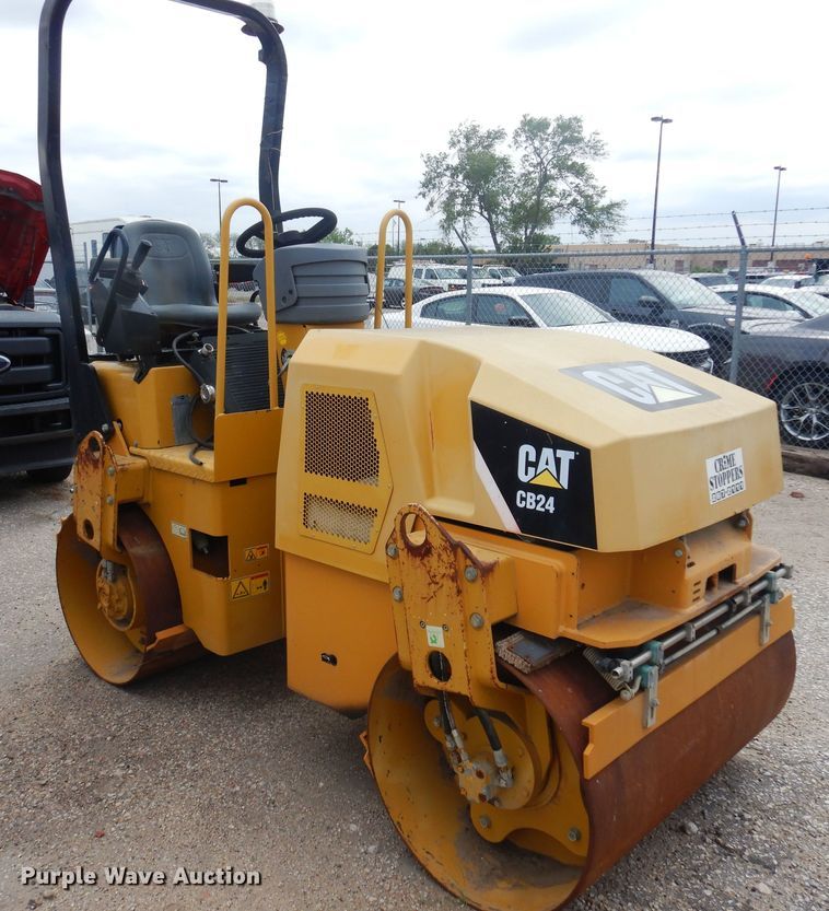 image for item NV9178 2009 Caterpillar CB24 double drum roller