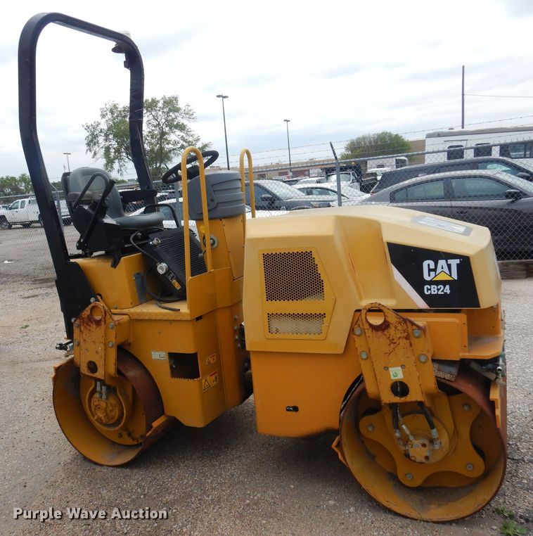image for item NV9178 2009 Caterpillar CB24 double drum roller