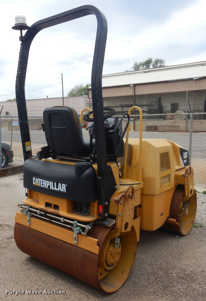 image for item NV9178 2009 Caterpillar CB24 double drum roller