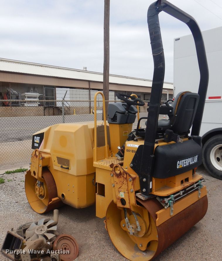 image for item NV9178 2009 Caterpillar CB24 double drum roller