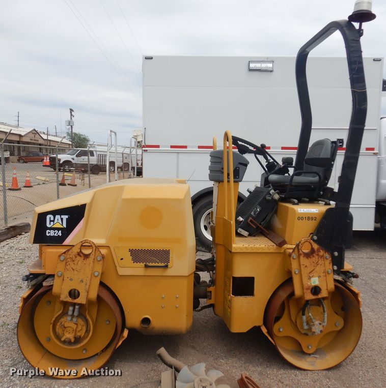image for item NV9178 2009 Caterpillar CB24 double drum roller