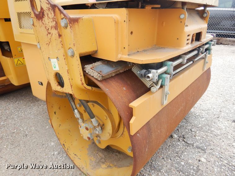 image for item NV9178 2009 Caterpillar CB24 double drum roller