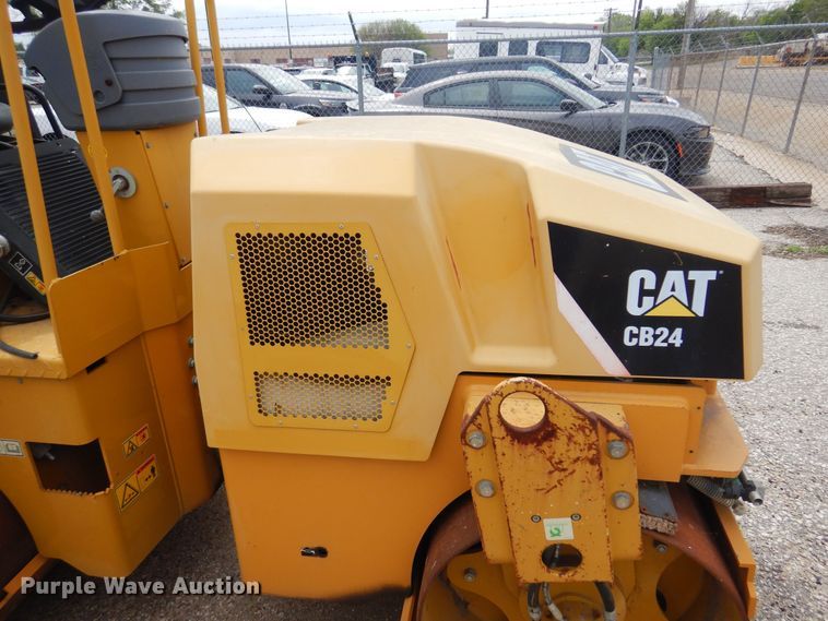 image for item NV9178 2009 Caterpillar CB24 double drum roller