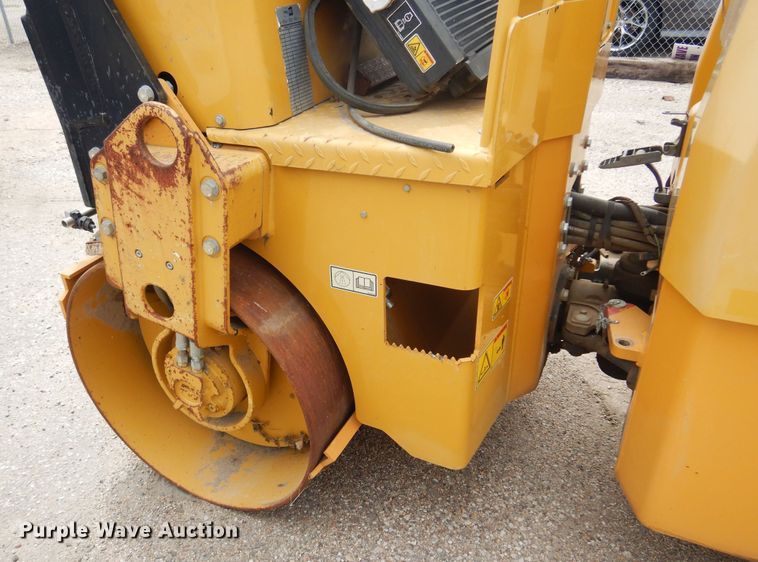 image for item NV9178 2009 Caterpillar CB24 double drum roller