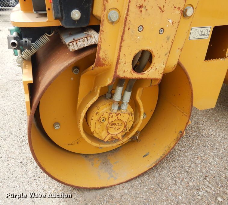 image for item NV9178 2009 Caterpillar CB24 double drum roller