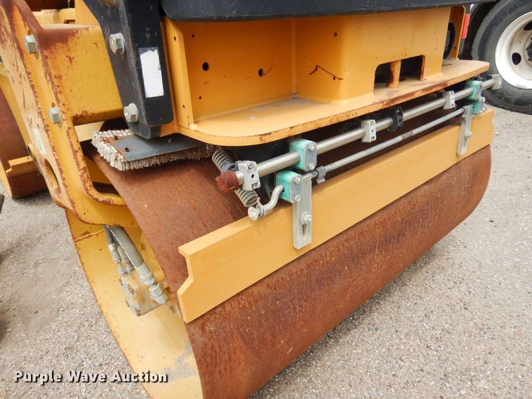 image for item NV9178 2009 Caterpillar CB24 double drum roller