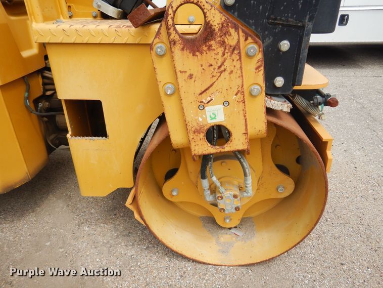image for item NV9178 2009 Caterpillar CB24 double drum roller