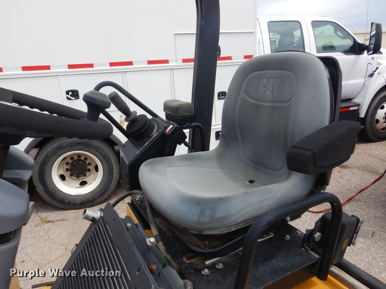 image for item NV9178 2009 Caterpillar CB24 double drum roller