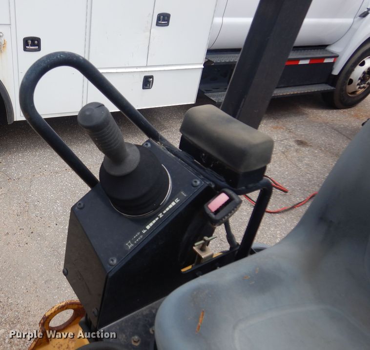 image for item NV9178 2009 Caterpillar CB24 double drum roller