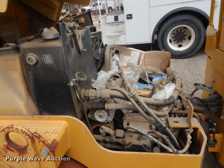 image for item NV9178 2009 Caterpillar CB24 double drum roller