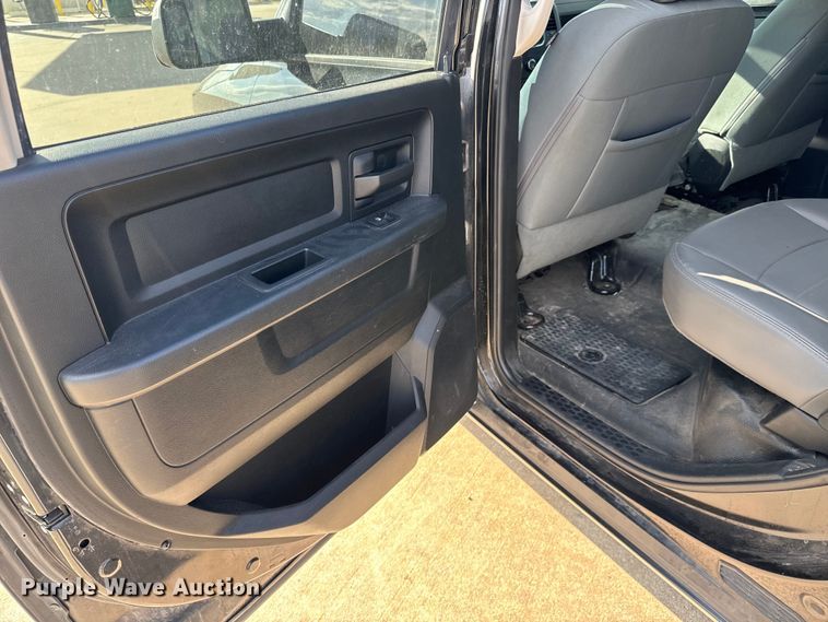 image for item NV9187 2017 Dodge Ram 1500 Crew Cab pickup truck