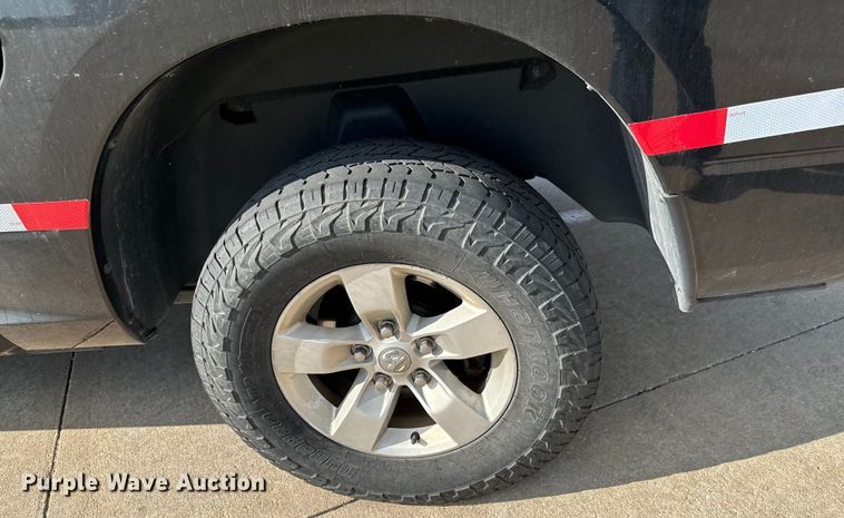 image for item NV9187 2017 Dodge Ram 1500 Crew Cab pickup truck