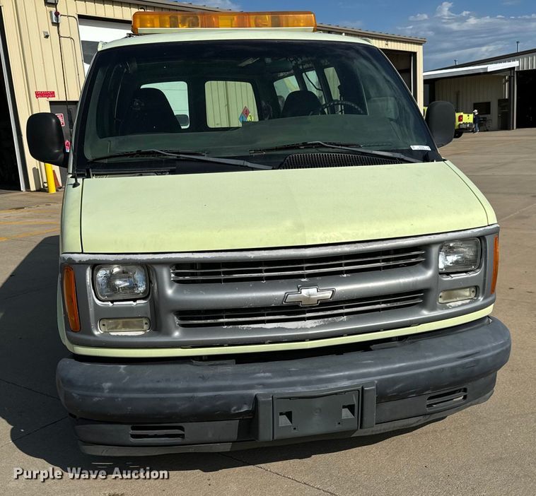 image for item NV9189 2002 Chevrolet  Express 2500 van