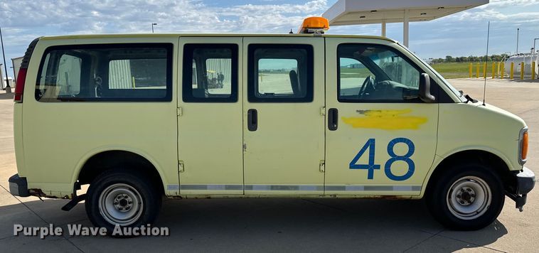 image for item NV9189 2002 Chevrolet  Express 2500 van