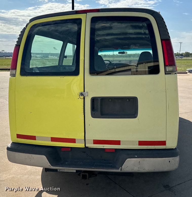 image for item NV9189 2002 Chevrolet  Express 2500 van