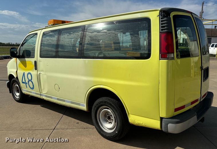 image for item NV9189 2002 Chevrolet  Express 2500 van