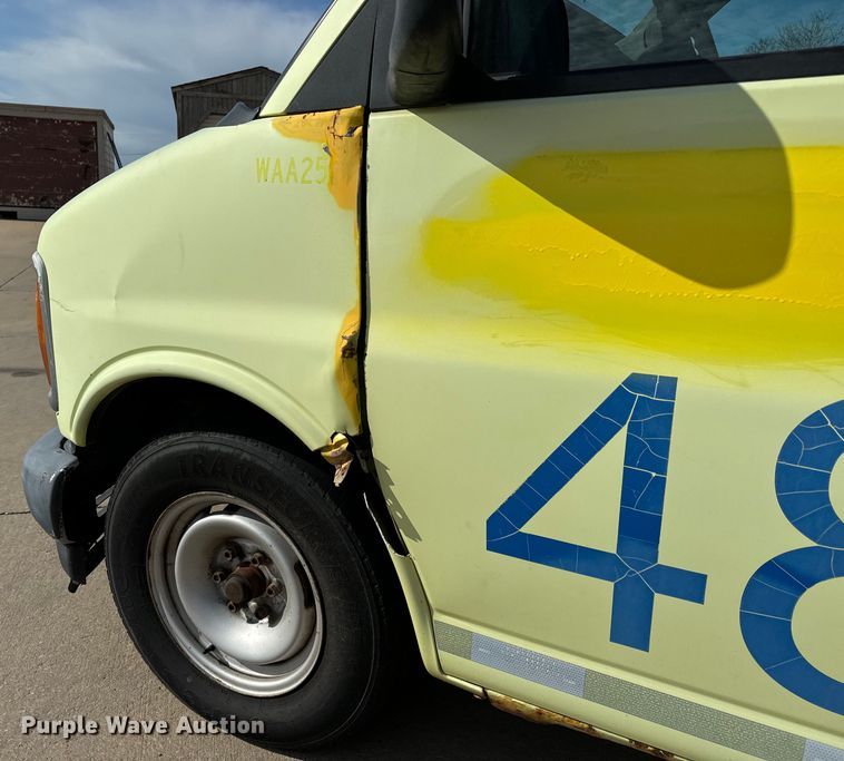 image for item NV9189 2002 Chevrolet  Express 2500 van