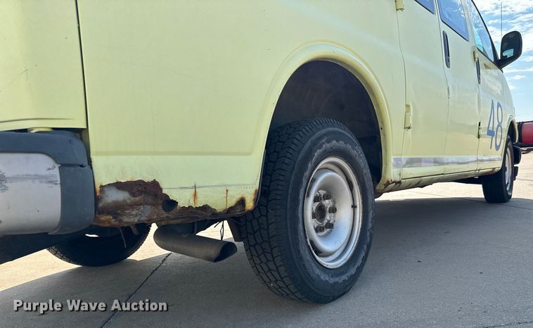 image for item NV9189 2002 Chevrolet  Express 2500 van