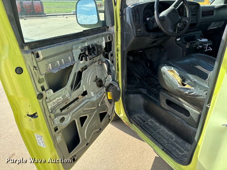 image for item NV9189 2002 Chevrolet  Express 2500 van