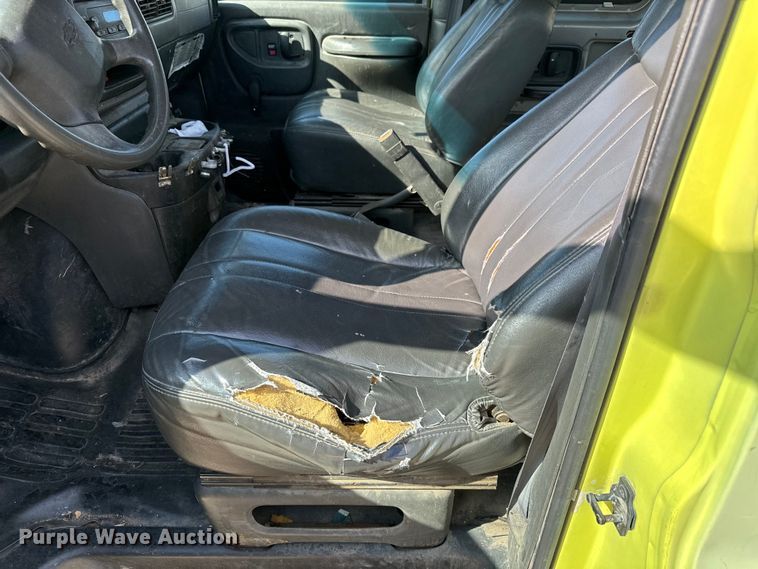 image for item NV9189 2002 Chevrolet  Express 2500 van