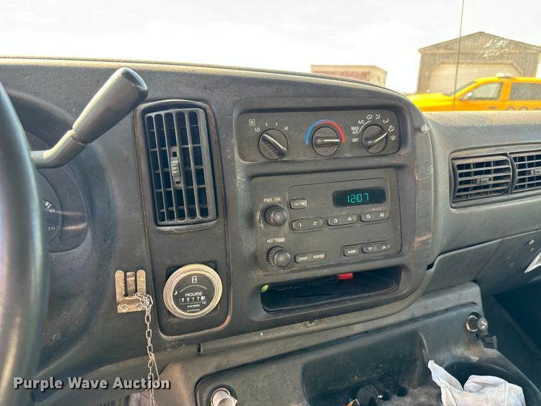 image for item NV9189 2002 Chevrolet  Express 2500 van