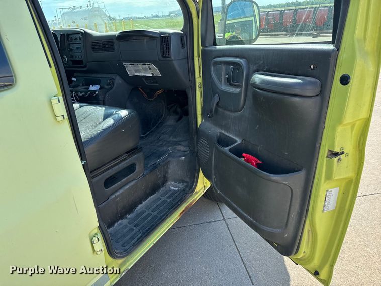 image for item NV9189 2002 Chevrolet  Express 2500 van