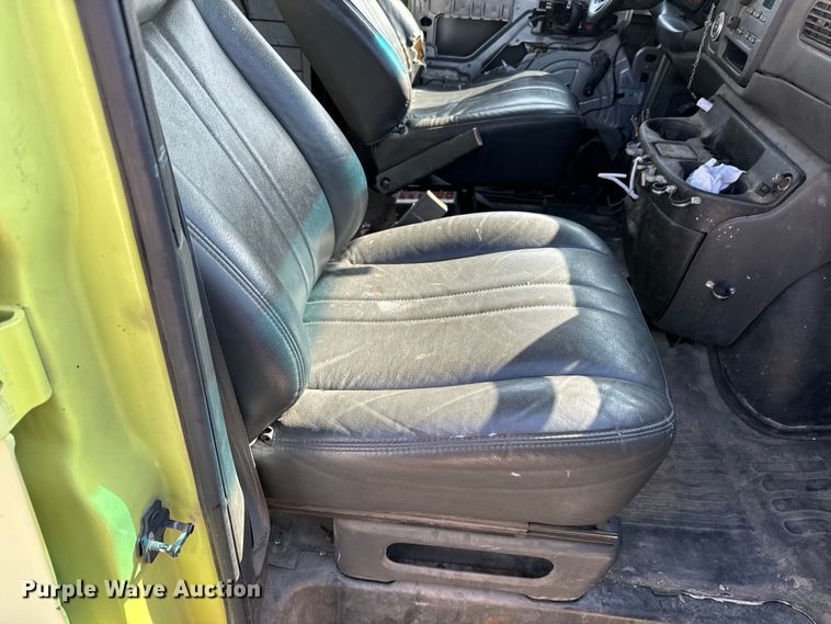 image for item NV9189 2002 Chevrolet  Express 2500 van