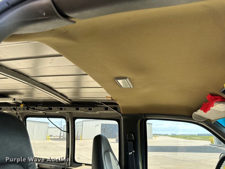 image for item NV9189 2002 Chevrolet  Express 2500 van