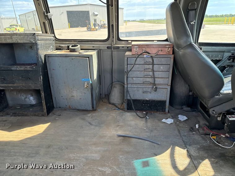 image for item NV9189 2002 Chevrolet  Express 2500 van