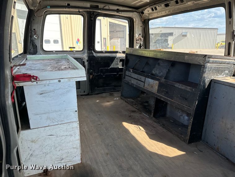 image for item NV9189 2002 Chevrolet  Express 2500 van